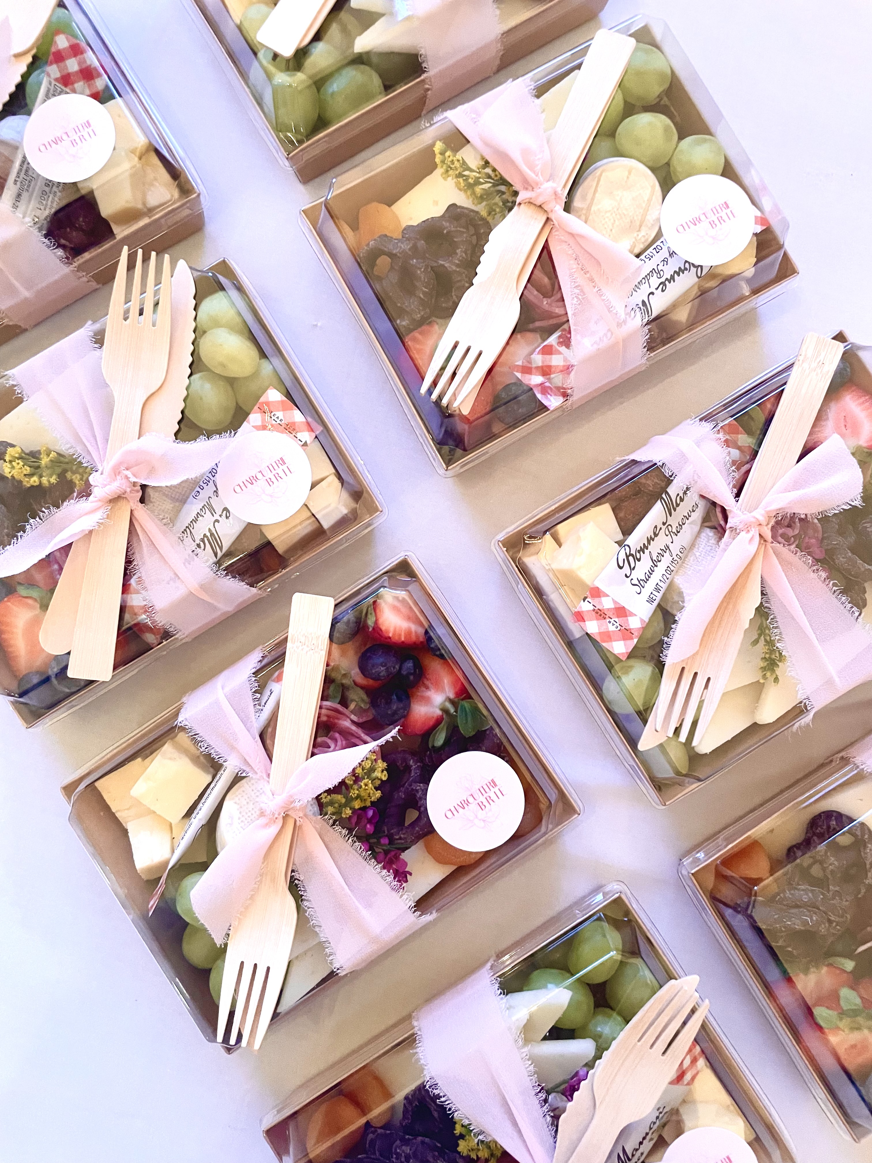 chicago charcuterie boards, individual charcuterie boxes, chicago grazing tables